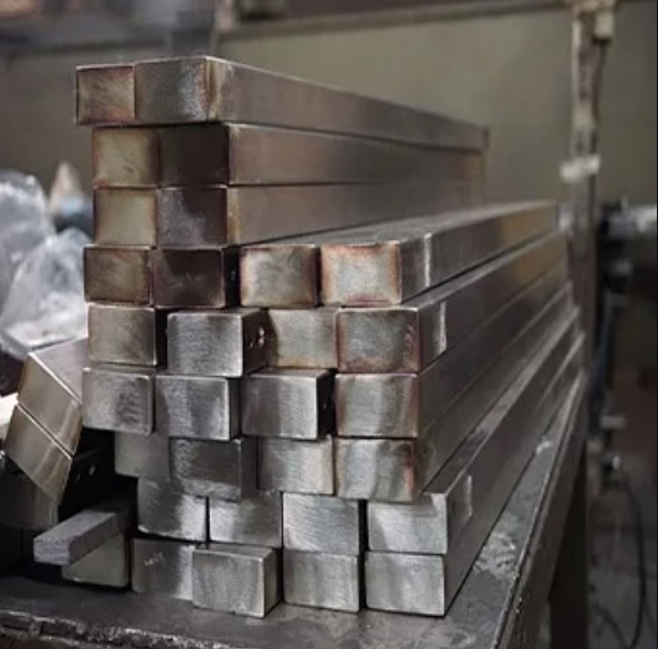ГК АЛЮМИНИЕВЫЙ КВАДРАТ ГОСТ 21488-97 АМг3 200х6000мм Квадраты #1